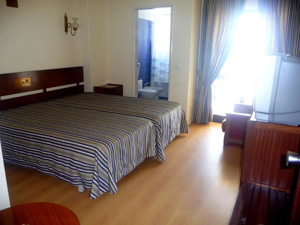 Hotel Tamargueira Фигейра да Фош Стая снимка