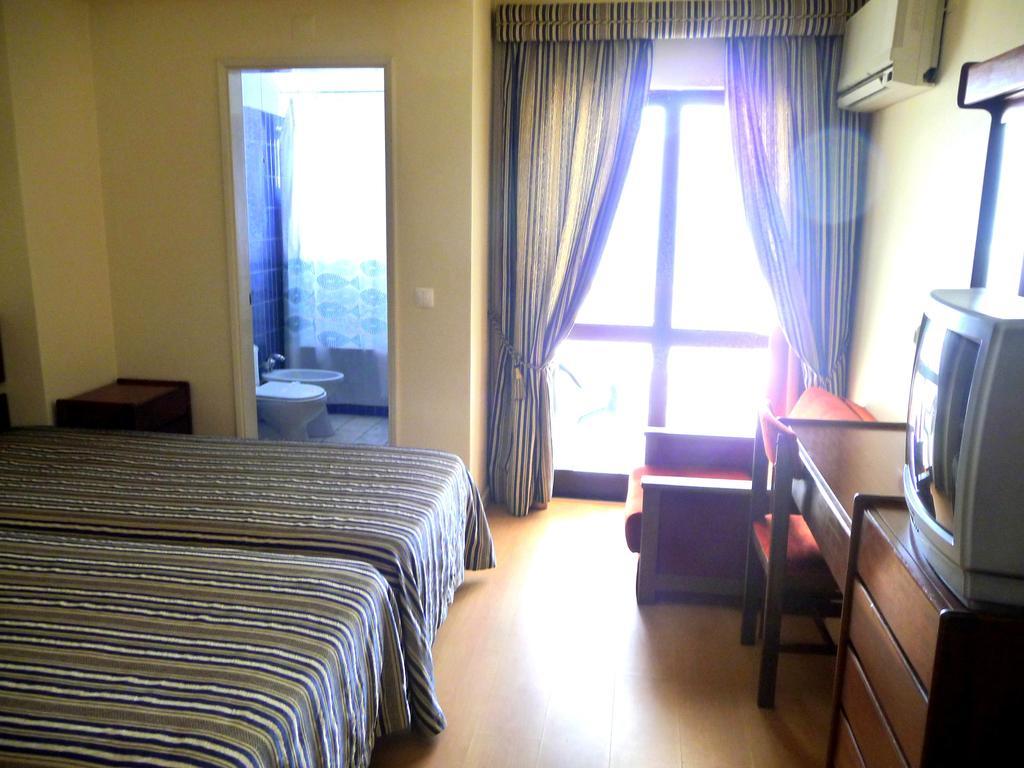 Hotel Tamargueira Фигейра да Фош Стая снимка