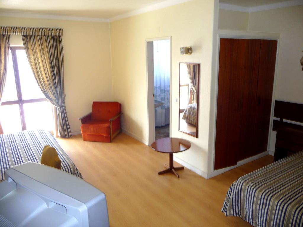 Hotel Tamargueira Фигейра да Фош Стая снимка