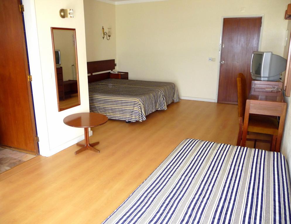 Hotel Tamargueira Фигейра да Фош Стая снимка