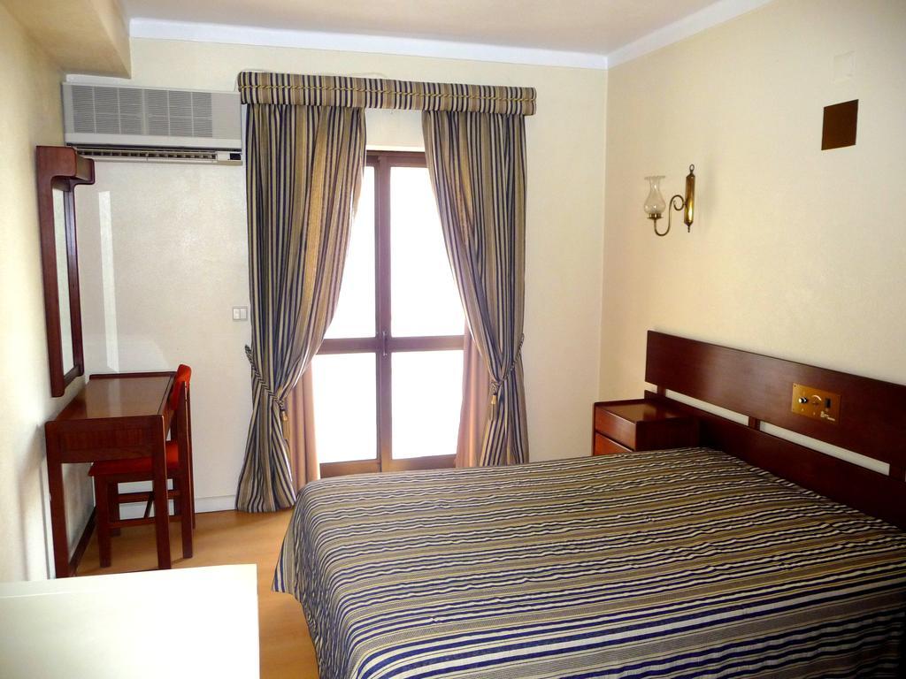 Hotel Tamargueira Фигейра да Фош Стая снимка