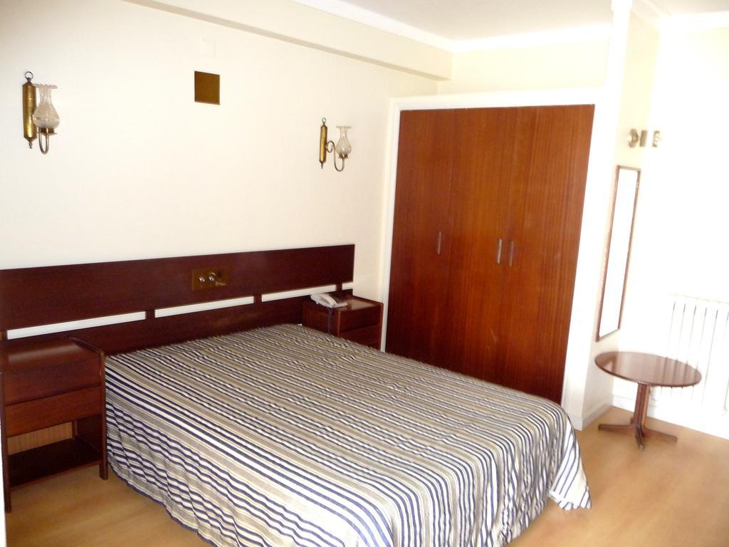 Hotel Tamargueira Фигейра да Фош Стая снимка